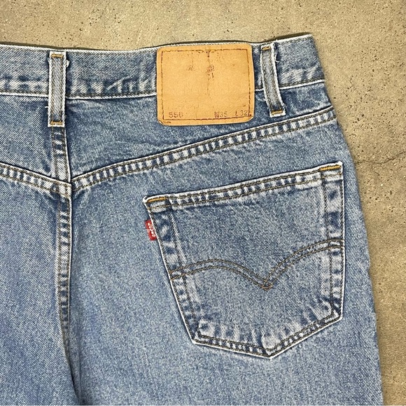 VTG Levis 550 Relaxed Fit Baggy Light Wash Denim Jeans 90s 00s - Picture 4 of 9